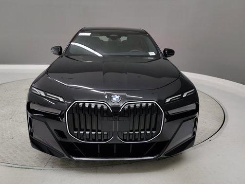 2025 BMW 740 i