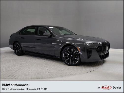 2025 BMW 740 i