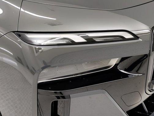 2025 BMW 740 i