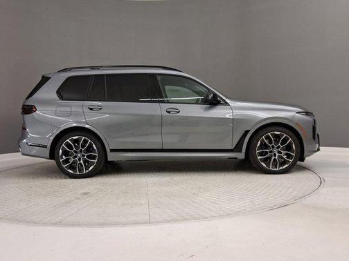 Skyscraper Grey Metallic 2024 BMW X7 M60i