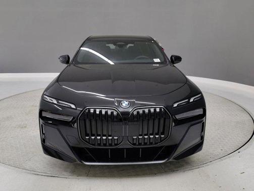 Black Sapphire Metallic 2025 BMW i7 eDrive50