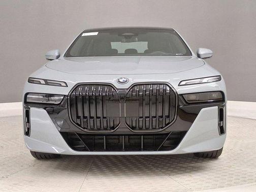 Brooklyn Grey Metallic 2026 BMW 750e i xDrive