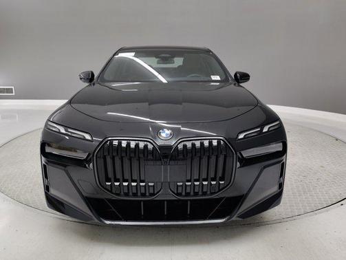 2026 BMW 740 740i