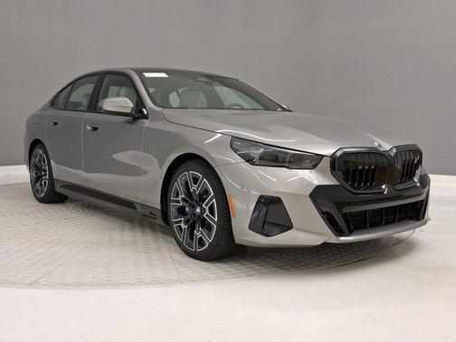 Oxide Grey Metallic 2026 BMW i5 eDrive40