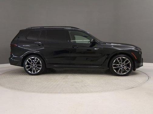 2024 BMW X7 M60i