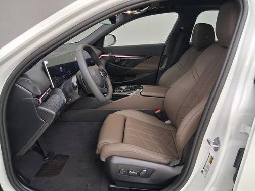Mineral White Metallic 2026 BMW 530 530i