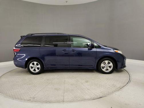 2020 Toyota Sienna LE