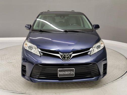 2020 Toyota Sienna LE
