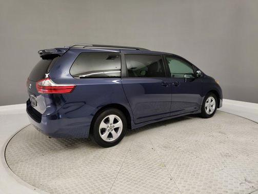 2020 Toyota Sienna LE