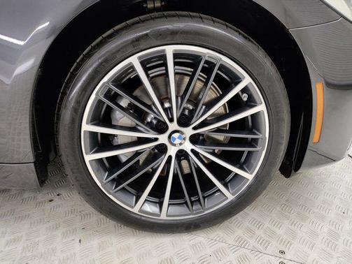 2022 BMW 530 i