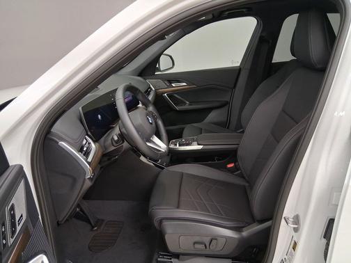 Mineral White Metallic 2026 BMW X1 xDrive28i