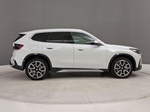 Mineral White Metallic 2026 BMW X1 xDrive28i