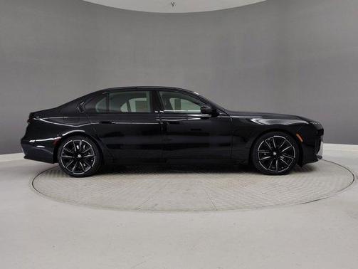 2026 BMW 740 740i