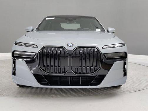 2026 BMW 740 740i