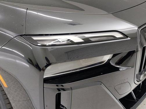 2025 BMW 740 i