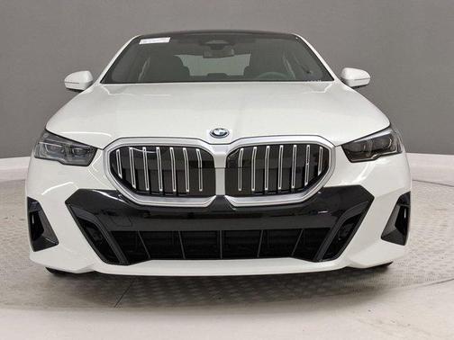 Alpine White 2026 BMW 550e xDrive
