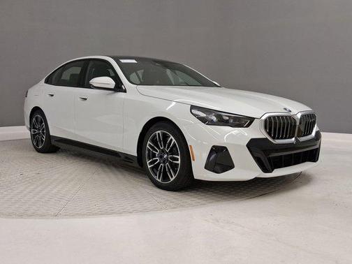 Alpine White 2026 BMW 550e xDrive