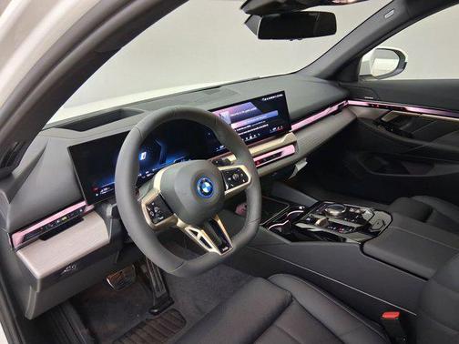 Alpine White 2026 BMW 550e xDrive