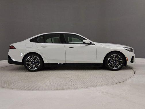 Alpine White 2026 BMW 550e xDrive