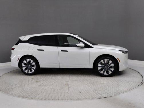 2026 BMW iX xDrive60