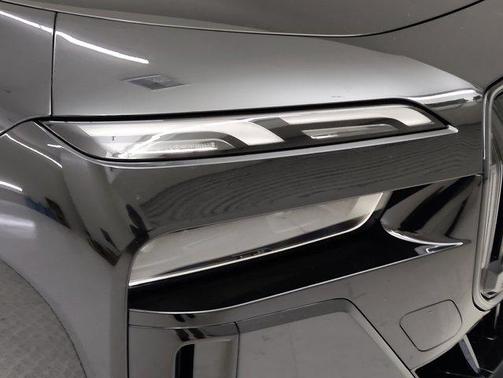 2025 BMW 740 i