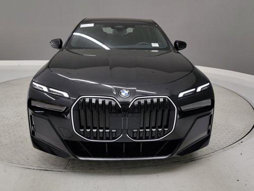 2025 BMW 740 i