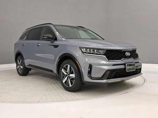Everlasting Silver 2021 Kia Sorento S