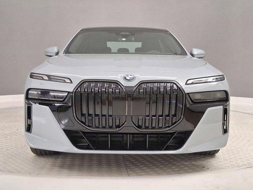Brooklyn Grey Metallic 2026 BMW i7 eDrive50