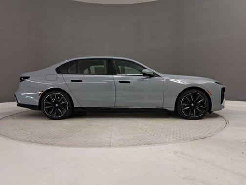Brooklyn Grey Metallic 2026 BMW i7 eDrive50