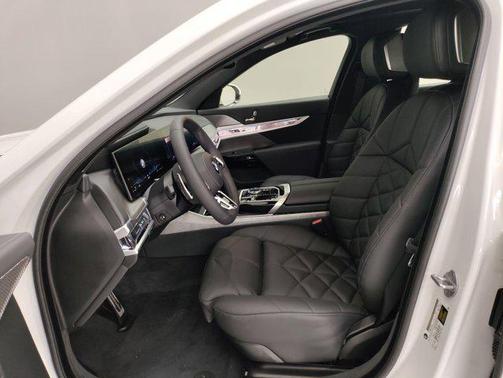 2026 BMW 740 740i