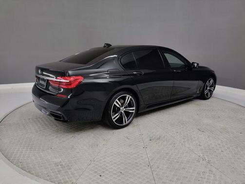 2019 BMW 740 740i