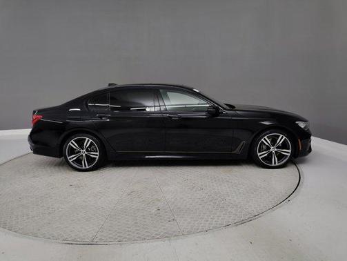 2019 BMW 740 740i