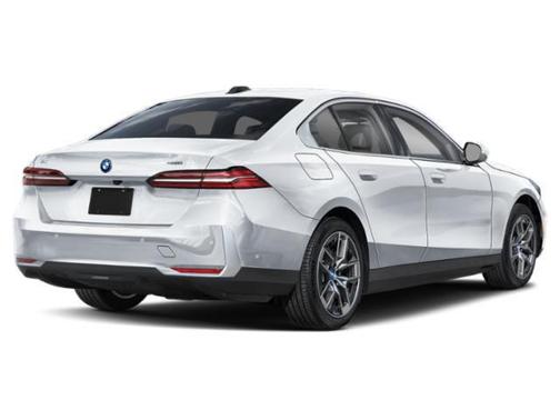 Mineral White Metallic 2026 BMW i5 eDrive40