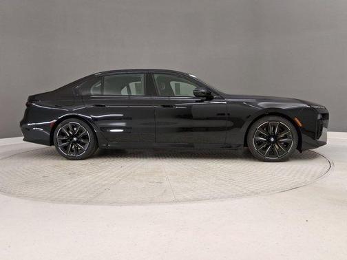 2026 BMW 740 740i