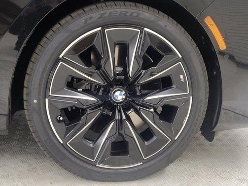 2025 BMW 740 i