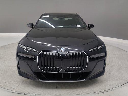 2025 BMW 740 i