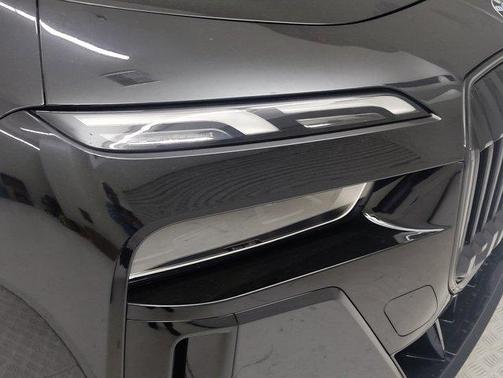 2025 BMW 740 i