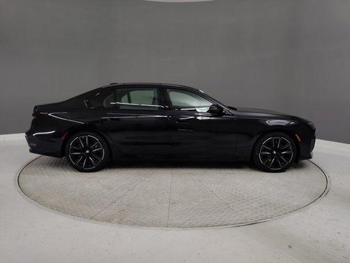 2025 BMW 740 i