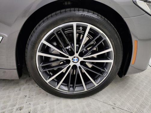 2022 BMW 530 i