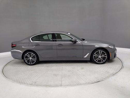 2022 BMW 530 i