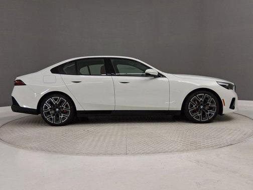 Alpine White 2026 BMW 530 530i