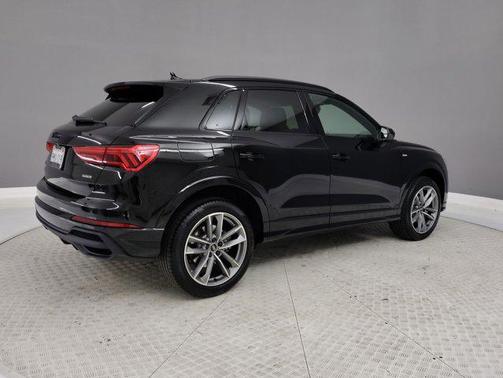 2024 Audi Q3 Premium 45 TFSI S line quattro Tiptronic