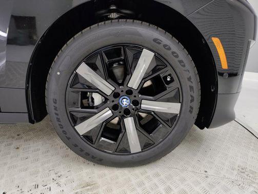 2025 BMW iX xDrive50