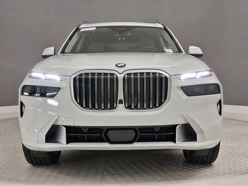 Alpine White 2026 BMW X7 xDrive40i