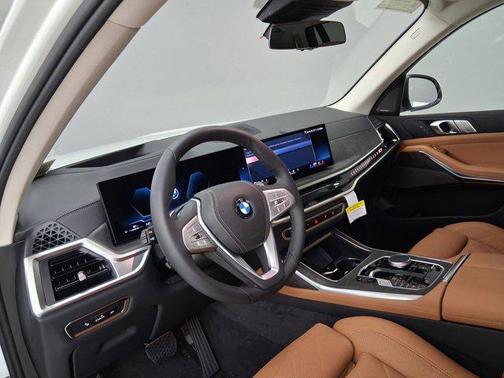 Alpine White 2026 BMW X7 xDrive40i