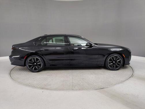2025 BMW 740 i