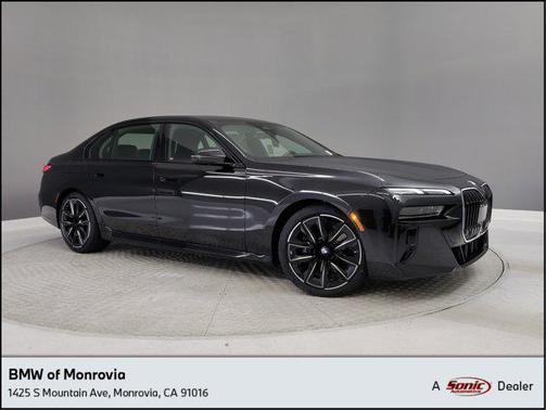 2025 BMW 740 i
