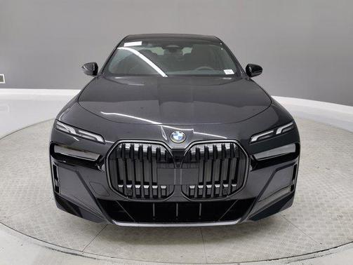 2025 BMW 740 i