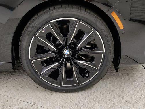 2025 BMW 740 i
