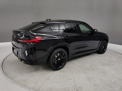 2025 BMW X4 xDrive30i
